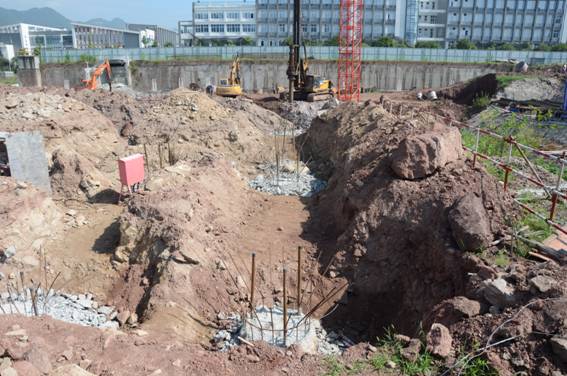 D:\02现在的工作\01综合部\07宣传报道\03工作简报\3#、7#教学实训一体化楼施工进度简报\进度图片2016.8.15\04.JPG04